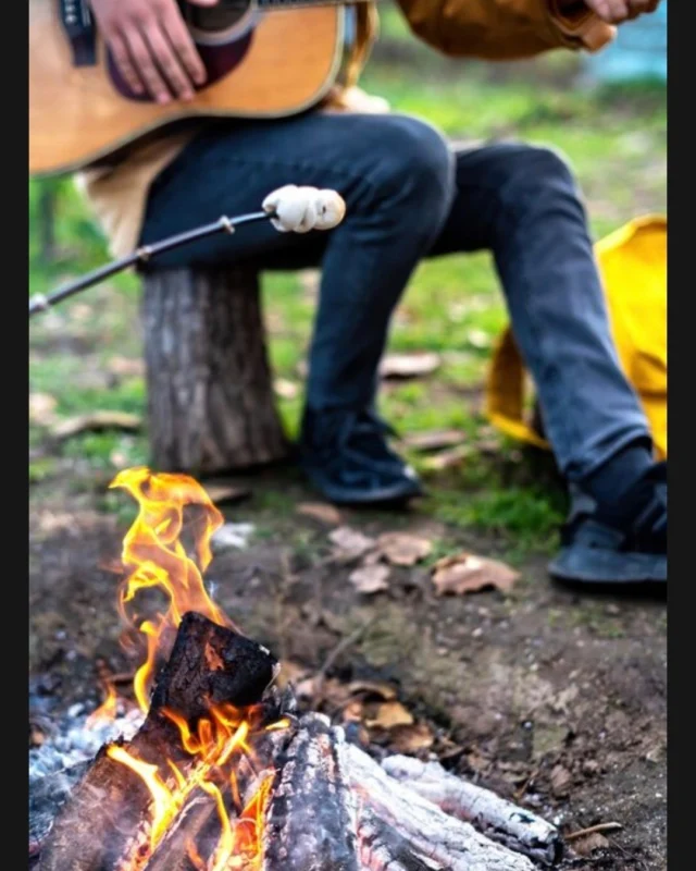 Für 6.6 Abends Frohen-Leichnahm 
Unser Musiker ist leider krank geworden.
Gitarrendpieler/ in Sänger/in für unser großes Lagerfeuer gesucht.
Natürlich nicht umsonst. Amateur oder Profi.
Ich würde mich sehr freuen von ihnen/ dir zu hören.
0160 5740907
Campingplatz Brockmühle
Dina Klingenburg